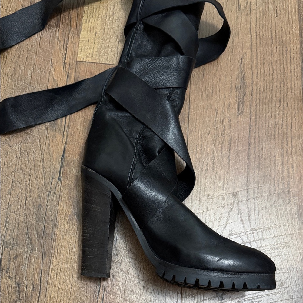 Chloe Black Heeled Boots with Ribbon Detail - Picture 4 of 16